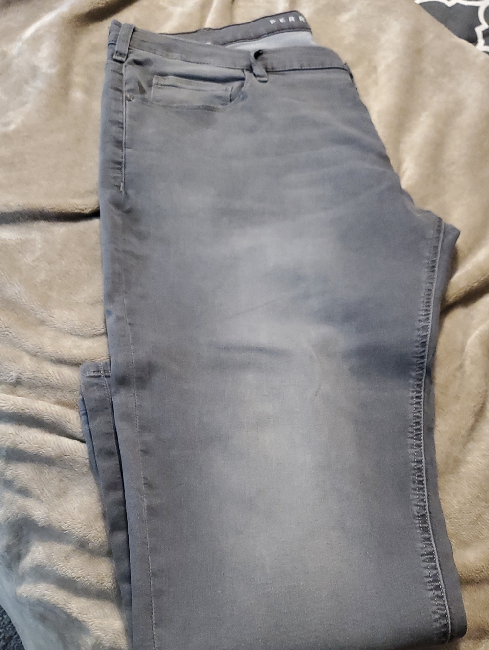 Perry Ellis Slim Jeans in Faded Gray